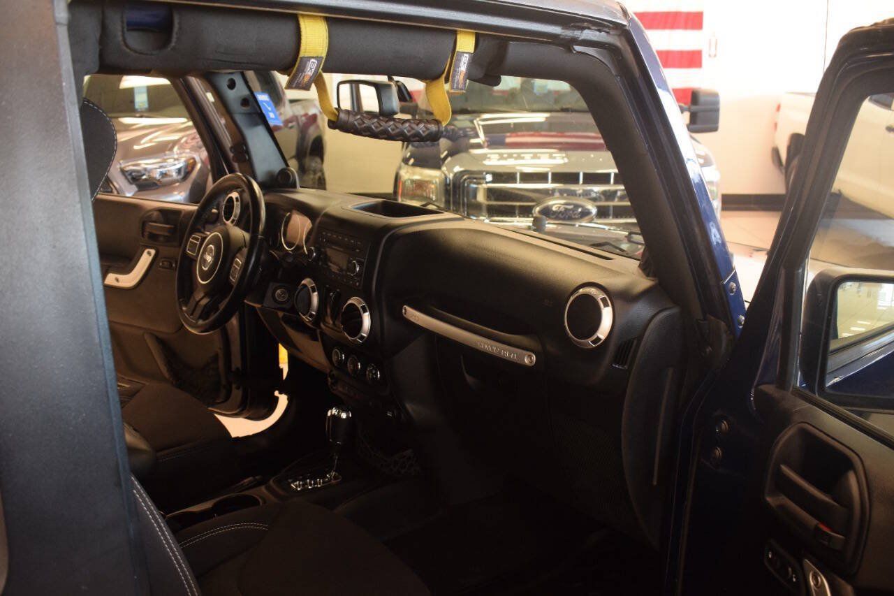 Used 2013 Jeep Wrangler Rubicon w/ PWR Convenience Group AWD/4WD image 35