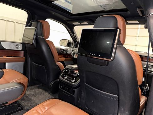 Used 2018 Lincoln Navigator L Reserve w/ Technology Package image 33