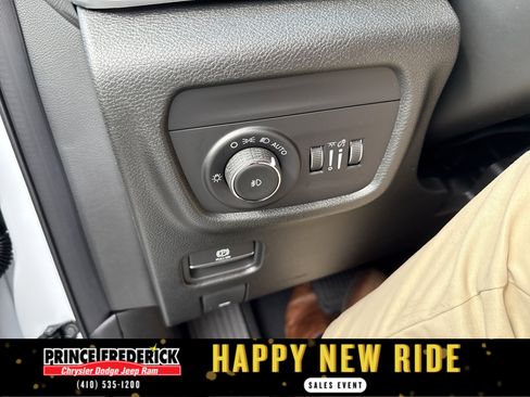 New 2025 Jeep Grand Cherokee L Limited w/ Black Appearance Package image 33