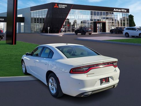 Used 2022 Dodge Charger SXT image 2