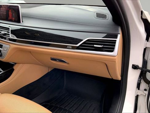 Used 2019 BMW 740i w/ Executive Package image 18
