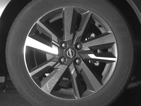 Used 2025 Nissan Versa SV FWD image 16