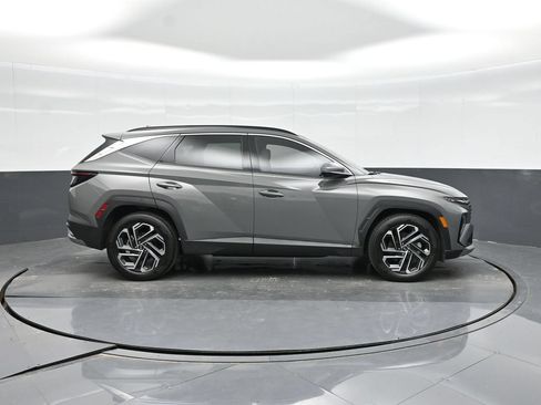 Used 2025 Hyundai Tucson Limited FWD image 9