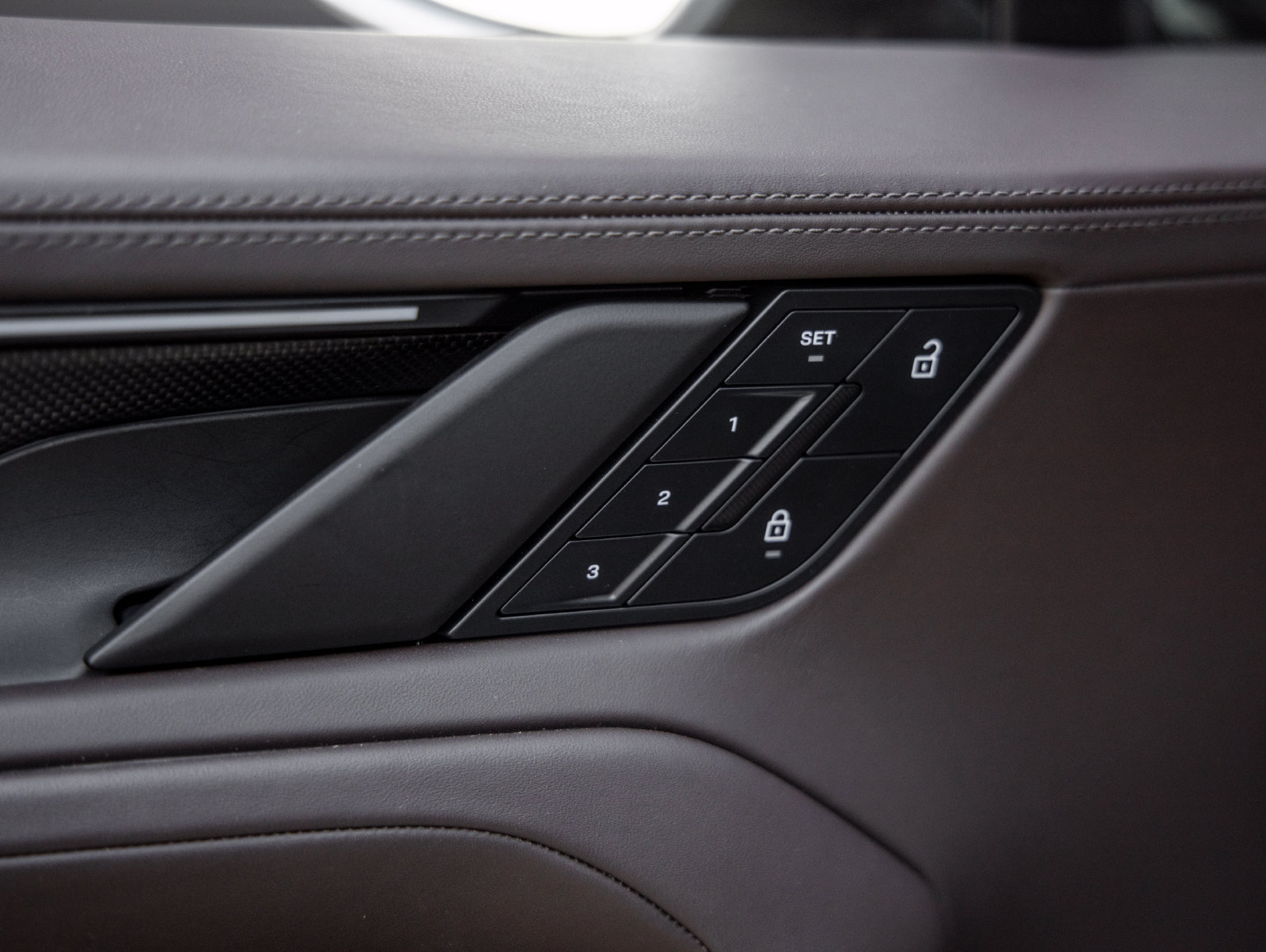 Certified 2026 Porsche Cayenne Turbo AWD/4WD image 27