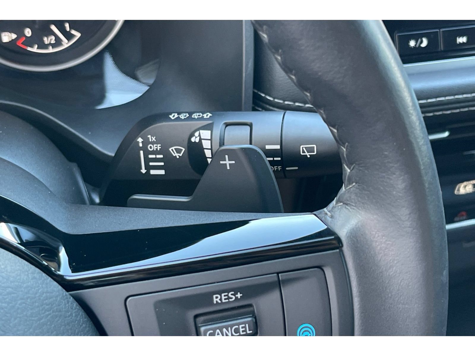 Used 2023 Nissan Rogue SL w/ SL Premium Package FWD image 38