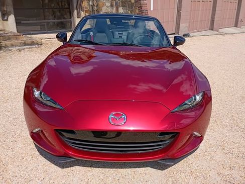 Used 2020 MAZDA MX-5 Miata Sport RWD image 5