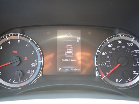 Used 2021 Toyota Highlander LE AWD/4WD image 12