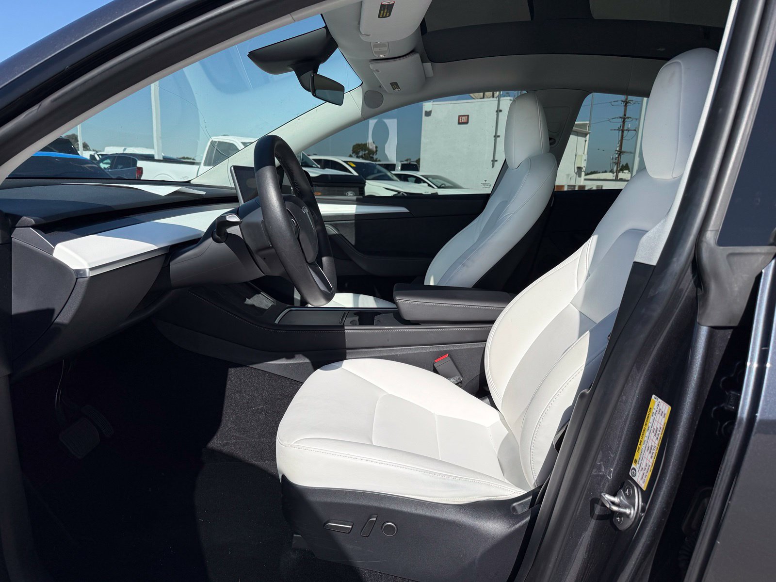 Used 2023 Tesla Model Y 2WD image 5