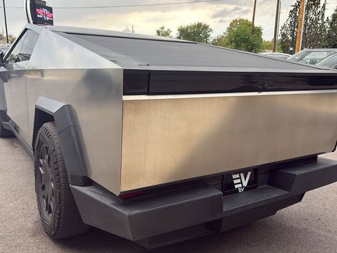 Used 2024 Tesla Cybertruck AWD Crew Cab image 6