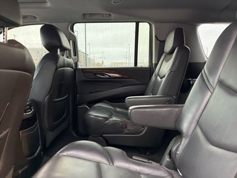Used 2018 Cadillac Escalade ESV Luxury image 21