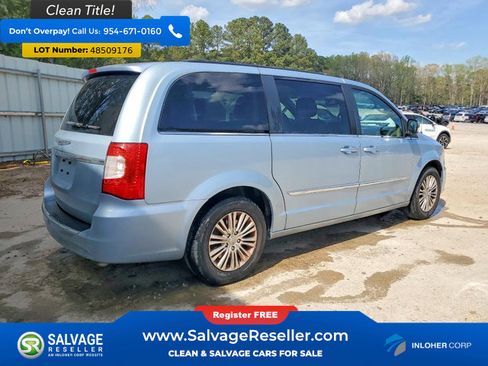 Used 2013 Chrysler Town & Country Touring-L w/ Entertainment Group #2 FWD image 4