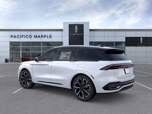 New 2026 Lincoln Nautilus Reserve image 4