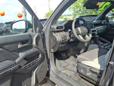 Certified 2024 Toyota Tacoma TRD Off-Road AWD/4WD image 16