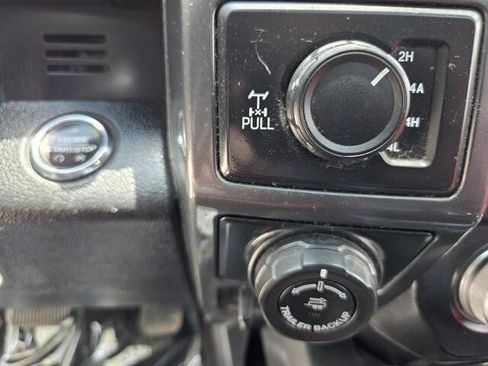 Used 2017 Ford F150 Lariat w/ Equipment Group 502A Luxury AWD/4WD image 9