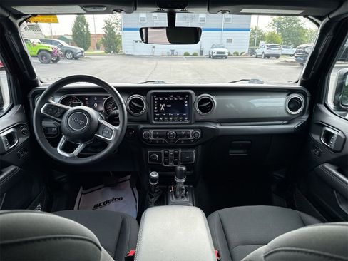 Used 2023 Jeep Gladiator Overland image 19