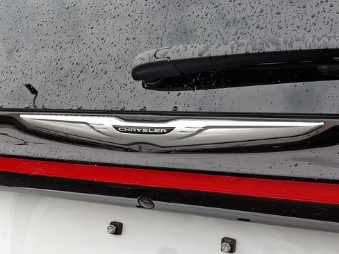 Used 2025 Chrysler Pacifica Select image 30