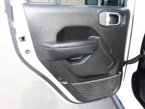 Used 2023 Jeep Gladiator Willys image 11