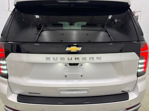 Used 2025 Chevrolet Suburban High Country AWD/4WD image 5