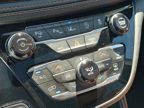 Used 2022 Chrysler Pacifica Pinnacle AWD/4WD image 17