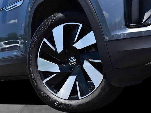 Certified 2025 Volkswagen Atlas Cross Sport SE FWD image 3