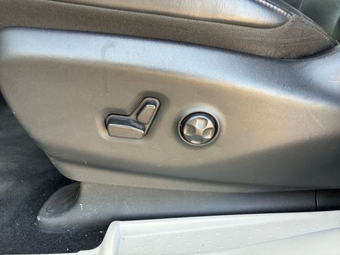 Used 2023 Chrysler Pacifica Touring-L image 22