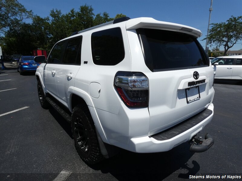 Used 2020 Toyota 4Runner SR5 AWD/4WD image 9