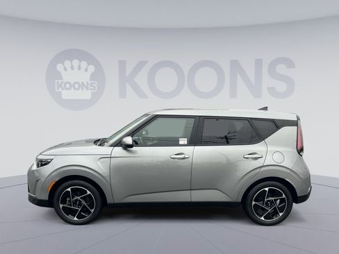 Used 2023 Kia Soul EX image 2