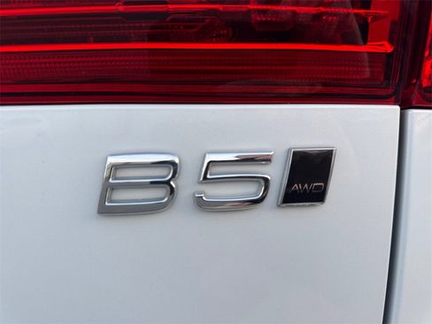 Certified 2023 Volvo XC60 B5 Core image 9