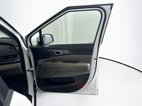 Used 2026 Kia Carnival FWD image 34