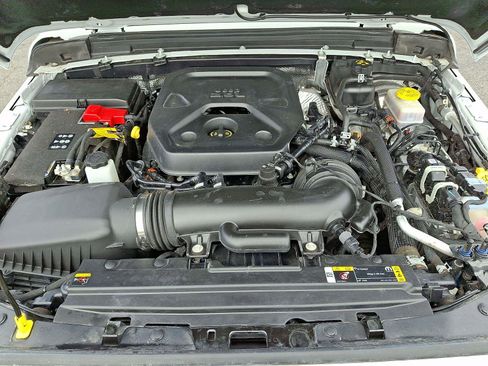 Certified 2025 Jeep Wrangler Unlimited Rubicon w/ Convenience Group image 28