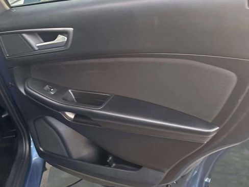 Used 2018 Ford Edge SE image 11
