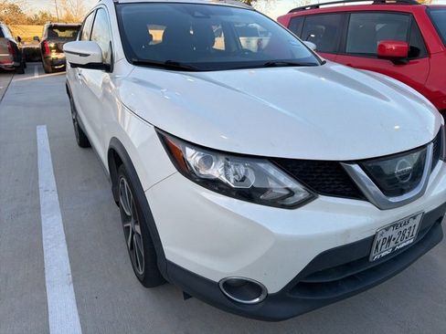 Used 2017 Nissan Rogue Sport SL w/ SL Premium Package image 2