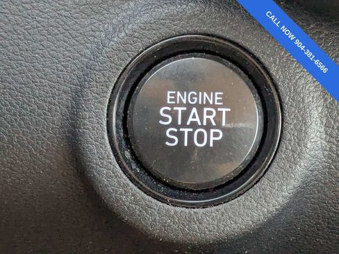 Used 2023 Hyundai Venue Limited FWD image 33