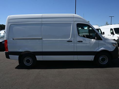 Used 2025 Mercedes-Benz Sprinter 2500 image 24
