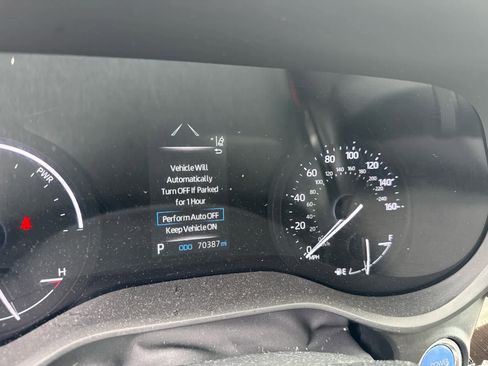 Used 2023 Toyota Sienna XLE FWD image 10
