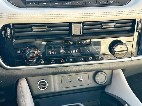 Used 2023 Nissan Rogue SL w/ SL Premium Package image 16