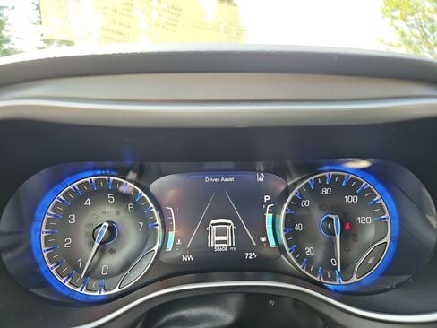 Used 2023 Chrysler Pacifica Touring-L FWD image 22