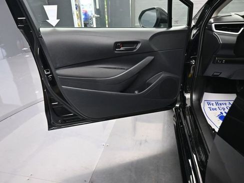 Used 2025 Toyota Corolla LE image 9