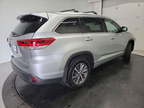 Used 2018 Toyota Highlander XLE AWD/4WD image 9