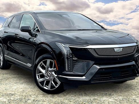 Used 2025 Cadillac Optiq Luxury 2 w/ LPO, Floor Liner Package AWD/4WD image 1