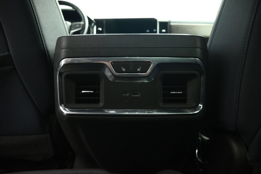 Used 2025 Chevrolet Silverado 1500 High Country w/ Technology Package AWD/4WD image 48