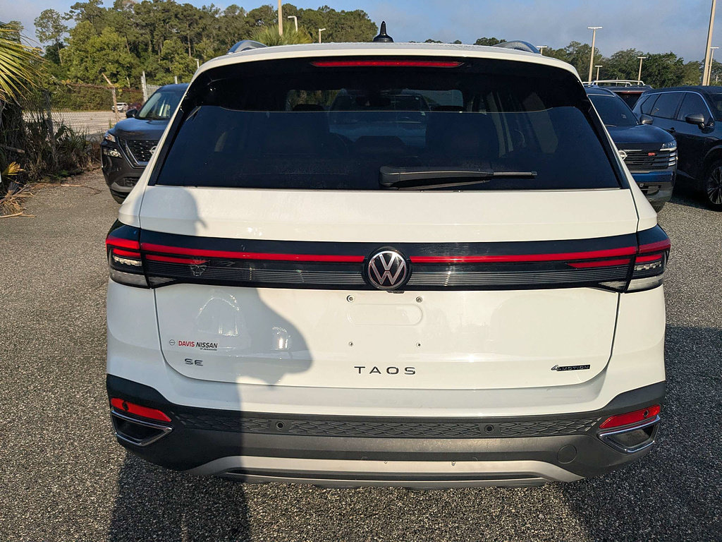 Used 2025 Volkswagen Taos SE AWD/4WD image 5