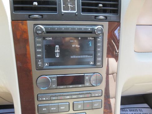 Used 2013 Lincoln Navigator L 4WD w/ HD Trailer Tow Pkg image 20