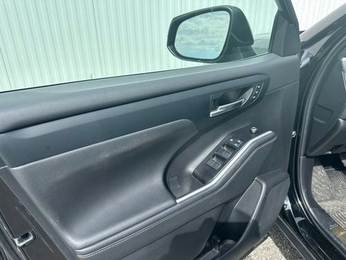 Used 2023 Toyota Highlander Bronze Edition AWD/4WD image 13
