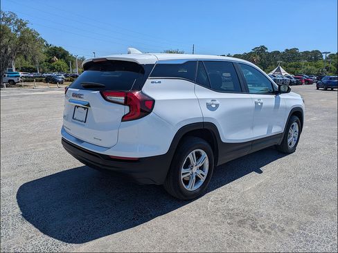 Used 2024 GMC Terrain SLE AWD/4WD image 7