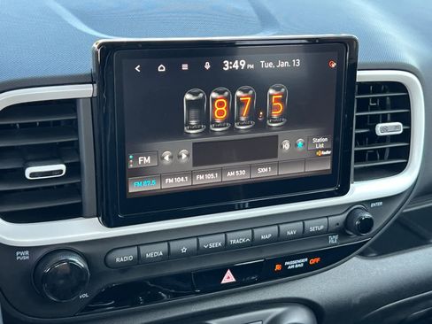 Certified 2022 Hyundai Venue Limited image 18