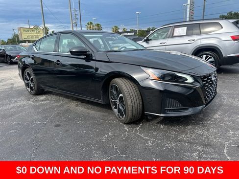 Used 2025 Nissan Altima 2.5 SR FWD image 2