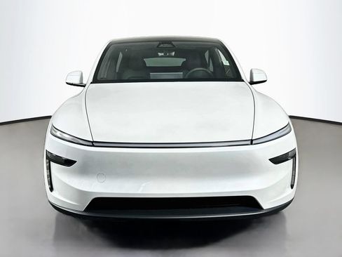 Used 2026 Tesla Model Y AWD image 4