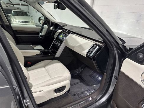 Used 2018 Land Rover Discovery HSE image 54