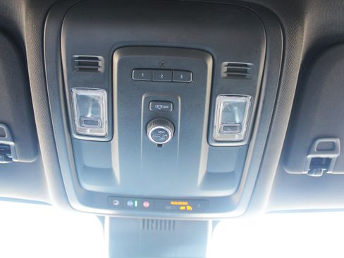 Used 2023 Chevrolet Suburban LT image 35